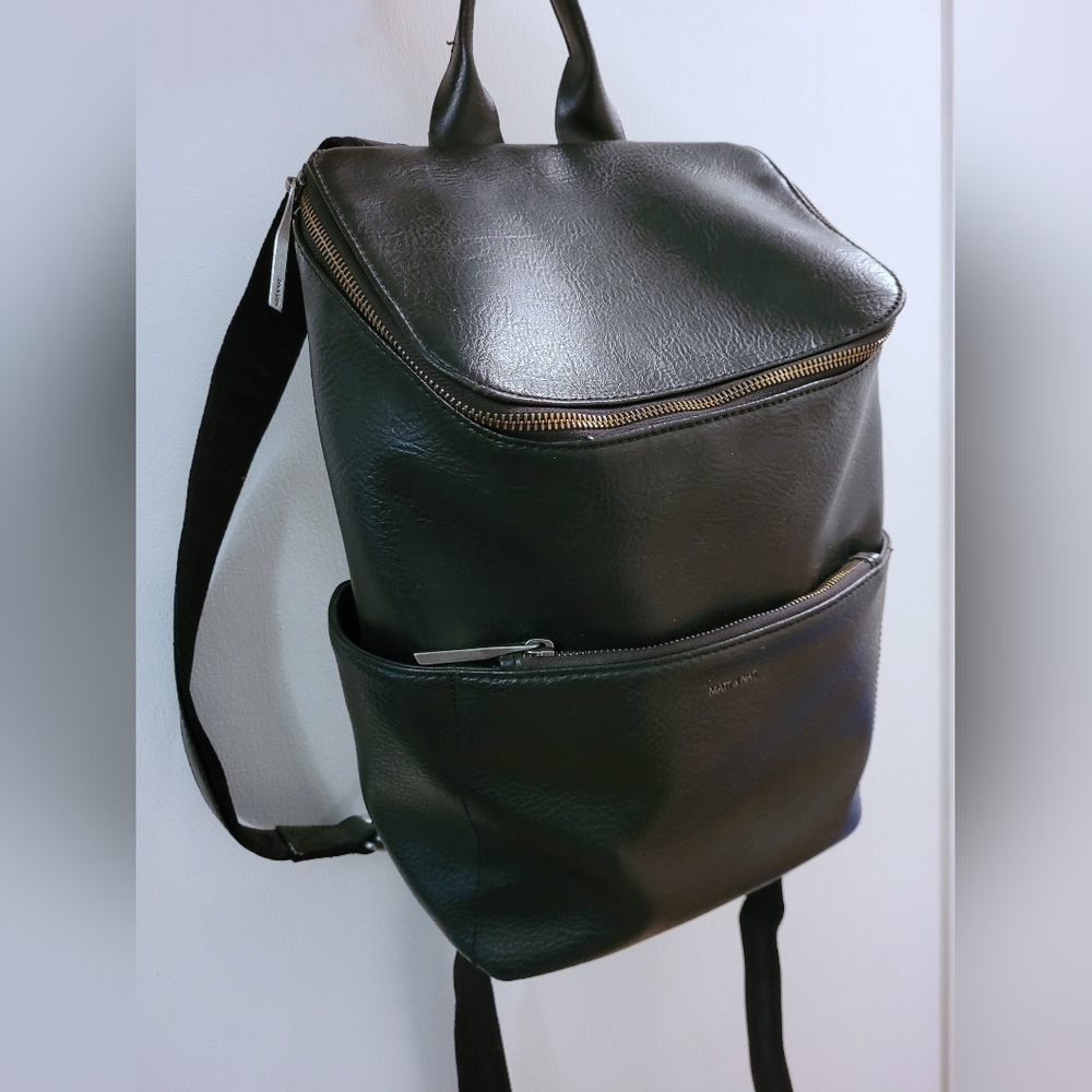 Matt & Nat Black Minimalist Backpack
